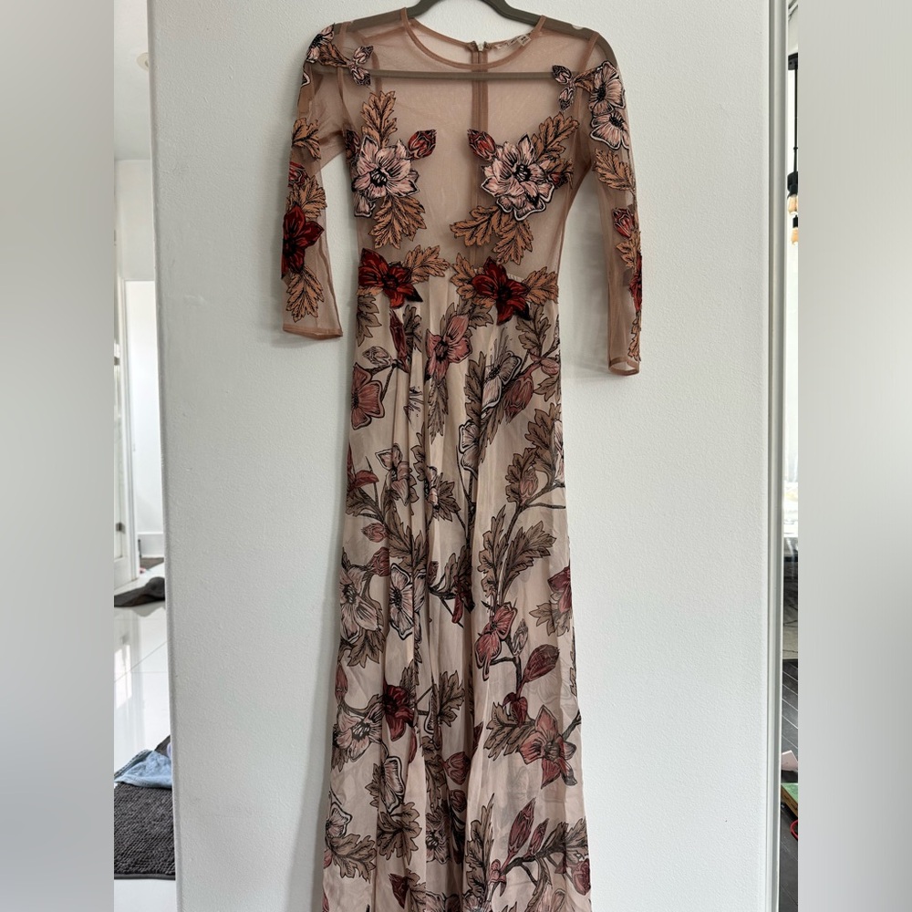 For love and lemons Sierra maxi dress in blush floral. Size XS - Picture 5 of 9